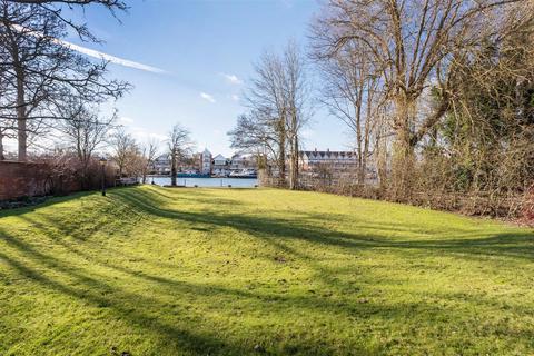 3 bedroom retirement property for sale, Wargrave Road, Henley-On-Thames RG9