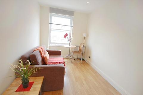 1 bedroom flat to rent, Southwell Gardens, London SW7