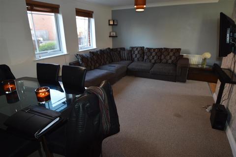 2 bedroom flat to rent, Yew Street, Manchester M15