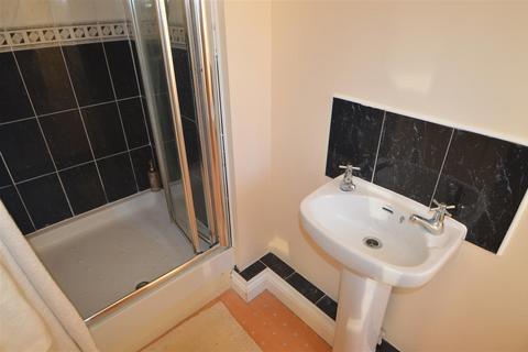 2 bedroom flat to rent, Yew Street, Manchester M15