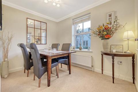 23 Hare Bridge Crescent, Ingatestone, CM4 9DR