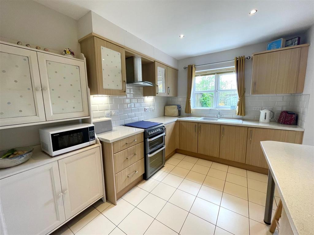 KITCHEN 2.jpg