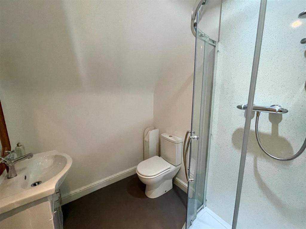 SHOWER ROOM.jpg