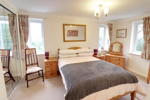 1 bedroom apartment for sale, Manaton Court, Dunheved Road, Launceston, Cornwall, PL15