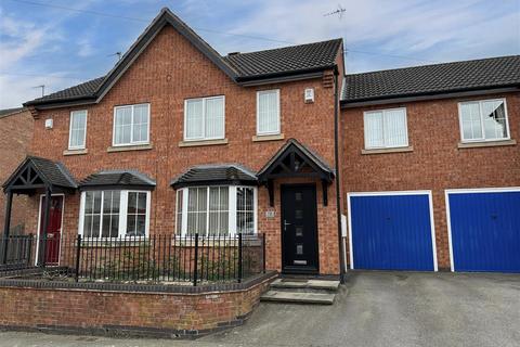 3 bedroom townhouse for sale, Paget Street, Aylestone LE2
