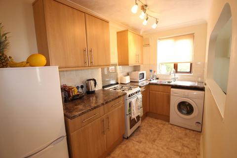 1 bedroom terraced house to rent, Hook RG27