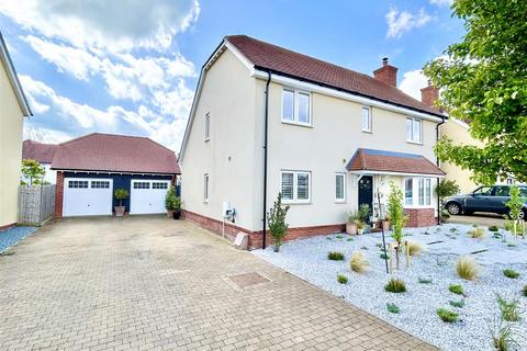 4 bedroom detached house for sale, Crab Apple Drive, Notley, CM77