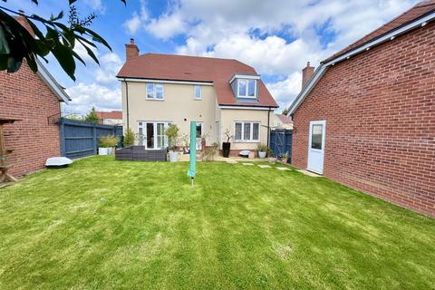 4 bedroom detached house for sale, Crab Apple Drive, Notley, CM77