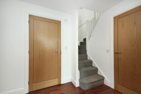 2 bedroom apartment to rent, Lansdowne Lodge, W13
