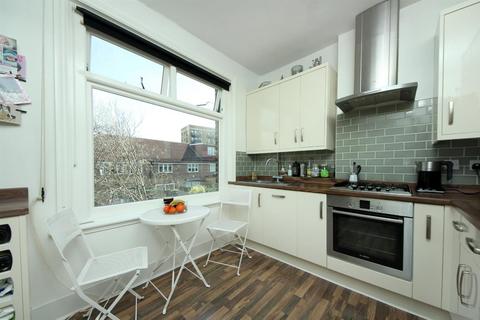 2 bedroom apartment to rent, Seaford Road, W13