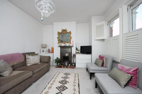 2 bedroom apartment to rent, Seaford Road, W13