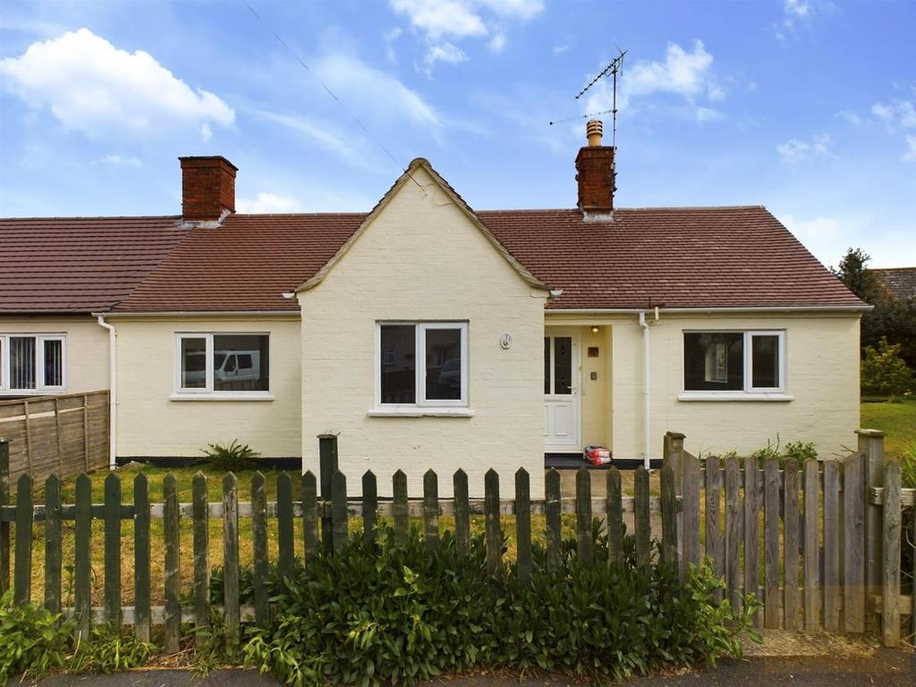 Road, Shurdington, Cheltenham 2 bed semidetached bungalow for