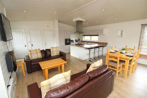 3 bedroom park home for sale, Warren Estate Lodges, Woodham Walter, Maldon