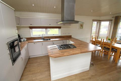 3 bedroom park home for sale, Warren Estate Lodges, Woodham Walter, Maldon