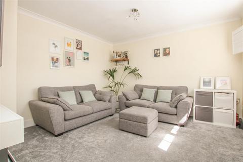 6 Saxon Close, Brentwood, CM13 2EU