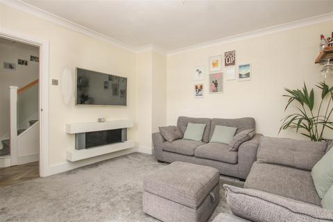6 Saxon Close, Brentwood, CM13 2EU