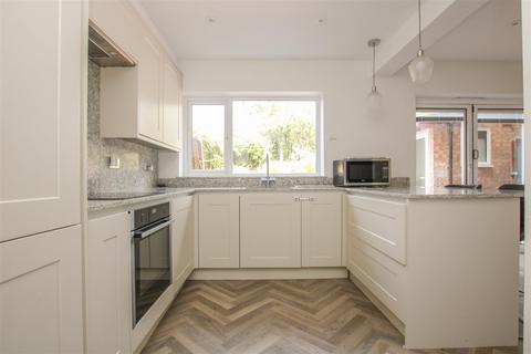 6 Saxon Close, Brentwood, CM13 2EU