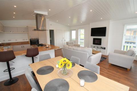 3 bedroom park home for sale, Warren Estate Lodges, Woodham Walter, Maldon