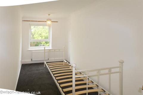 2 bedroom maisonette to rent, Luther Close, Edgware HA8