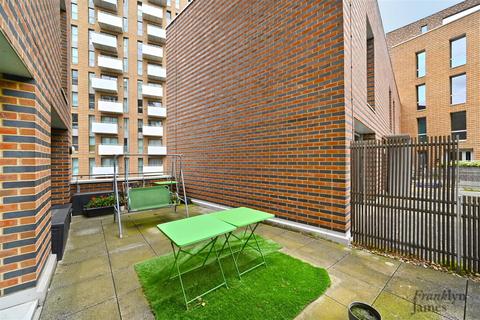 2 bedroom apartment to rent, Devons Road, Bow, E3