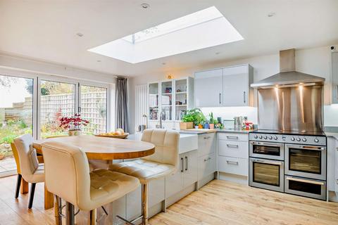 19 Berry Hill Crescent, Cirencester, GL7 2HF