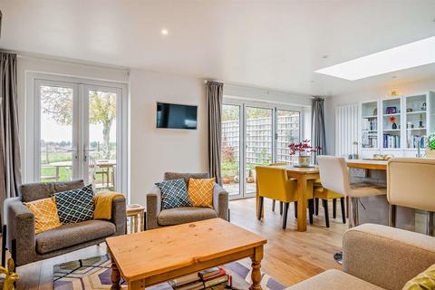 19 Berry Hill Crescent, Cirencester, GL7 2HF