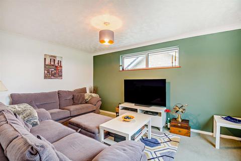 19 Berry Hill Crescent, Cirencester, GL7 2HF