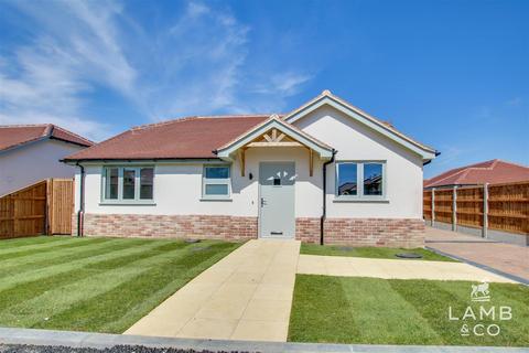 3 bedroom detached bungalow for sale, Madeleine Gardens, Great Holland CO13