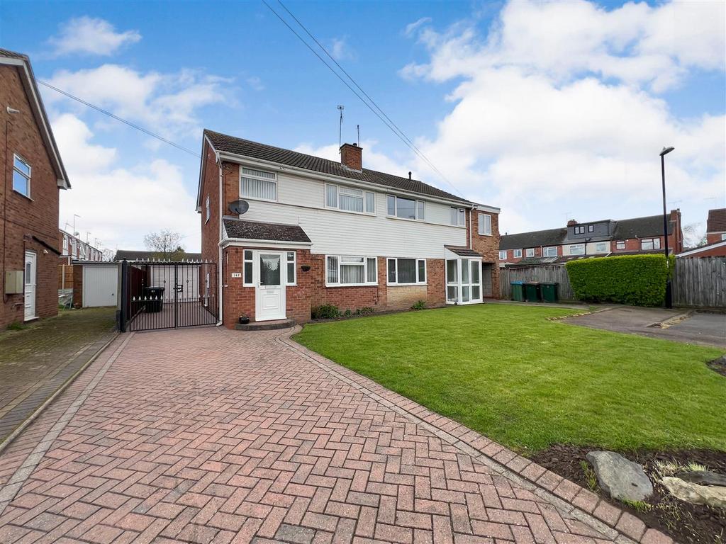 Silverdale Close, Holbrooks, Coventry 3 bed semidetached house for