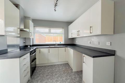 162 Silverdale Close, Coventry, CV2 1QE