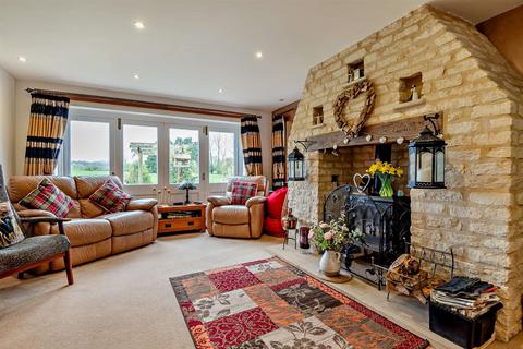 3 bedroom detached house for sale, Gloucester Road, Cirencester