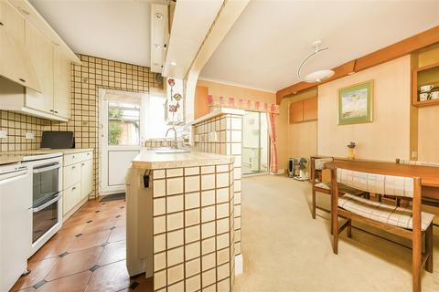 16 Seaton Close, Twickenham, TW2 7AS