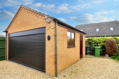 4 bedroom bungalow to rent, The Fold, Whittlesey, Peterborough, PE7