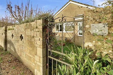 2 bedroom bungalow for sale, Riverway, South Cerney, Cirencester