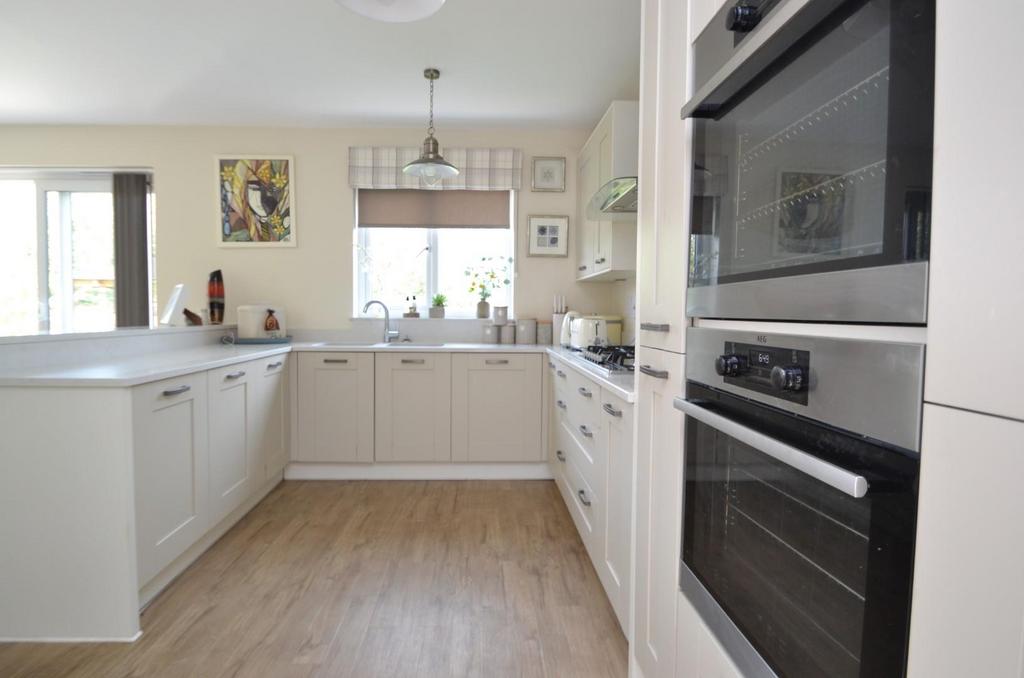 Kitchen a.JPG