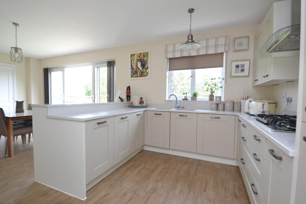 Kitchen b.JPG