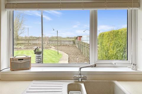 3 bedroom bungalow for sale, Riverway, South Cerney