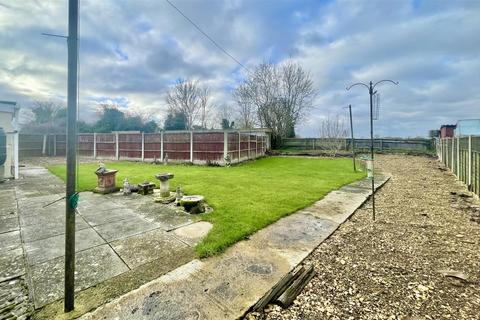 3 bedroom bungalow for sale, Riverway, South Cerney