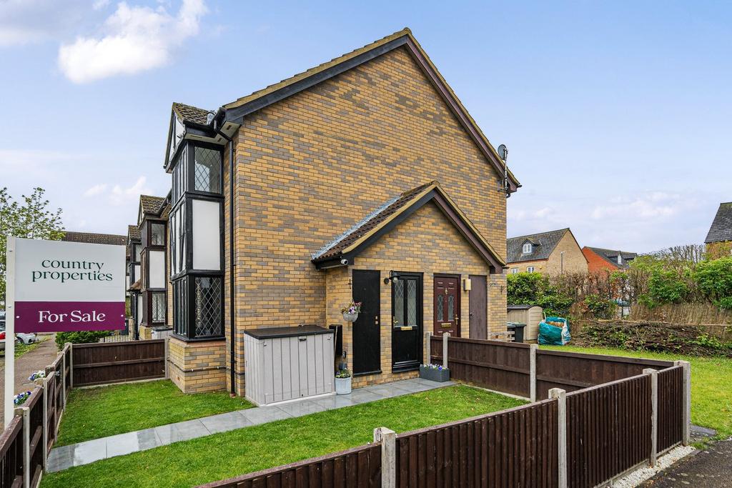 Astral Close, Lower Stondon, SG16 1 bed terraced house for sale £200,000