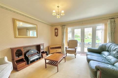 3 bedroom terraced house for sale, Arnolds Way, Cirencester
