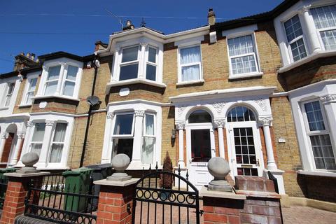 4 bedroom terraced house to rent, Priory Avenue, Walthamstow