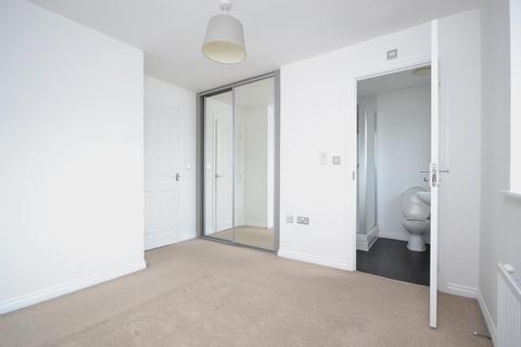 3 bedroom end of terrace house to rent, Fleming Way, Haverhill CB9