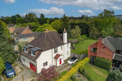 4 bedroom detached house for sale, Carisbrooke Road, Hucclecote, Gloucester, GL3