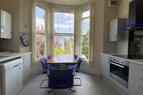 8 bedroom terraced house to rent, Greenway Road, Bristol