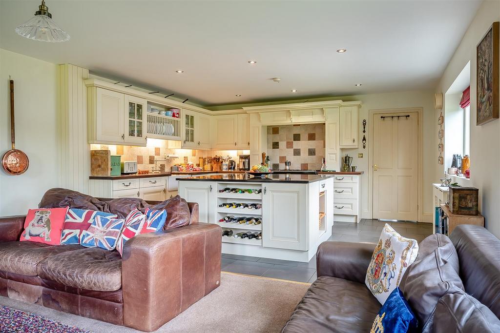 8593517-interior11.jpg