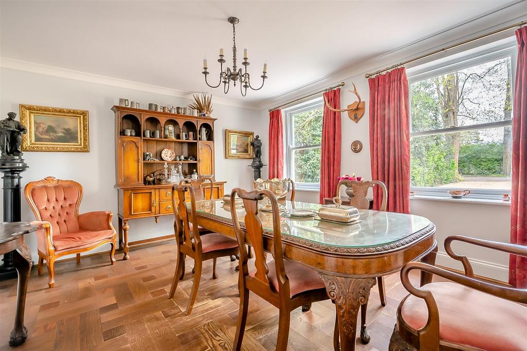 8593517-interior18.jpg