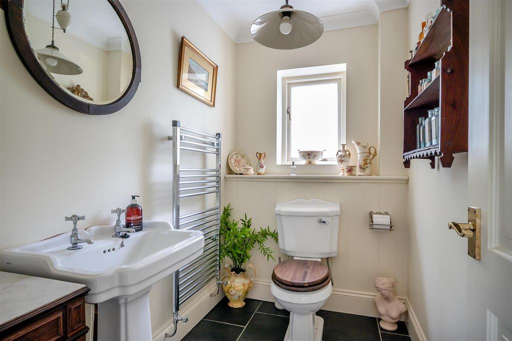 8593517-interior21.jpg