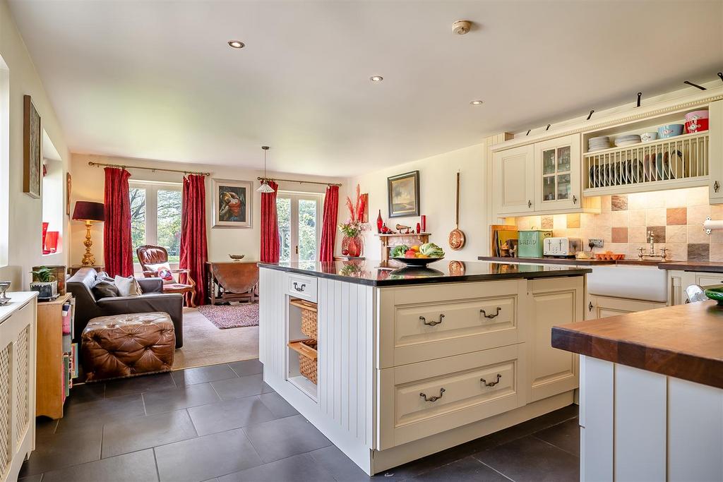 8593517-interior01.jpg