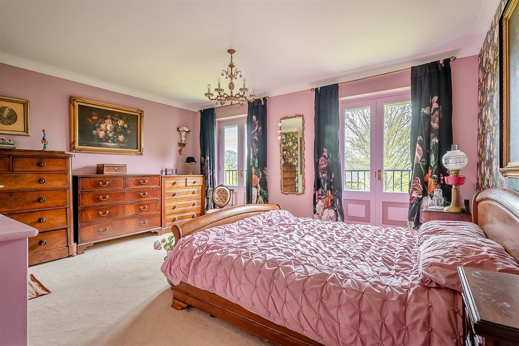 8593517-interior48.jpg