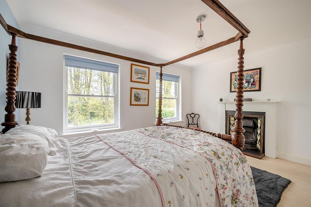 8593517-interior39.jpg